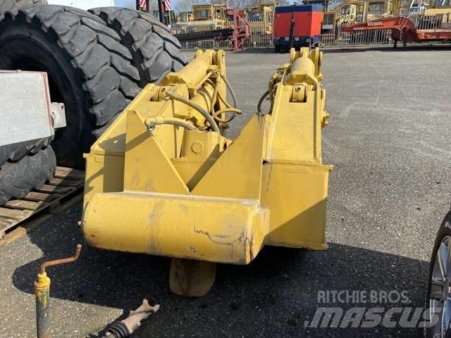 CAT D 8 R Ripper Ostale komponente za građevinarstvo