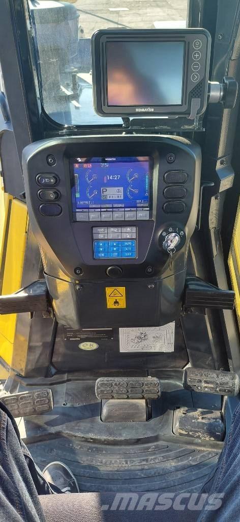 Komatsu D65EXi Buldožeri guseničari