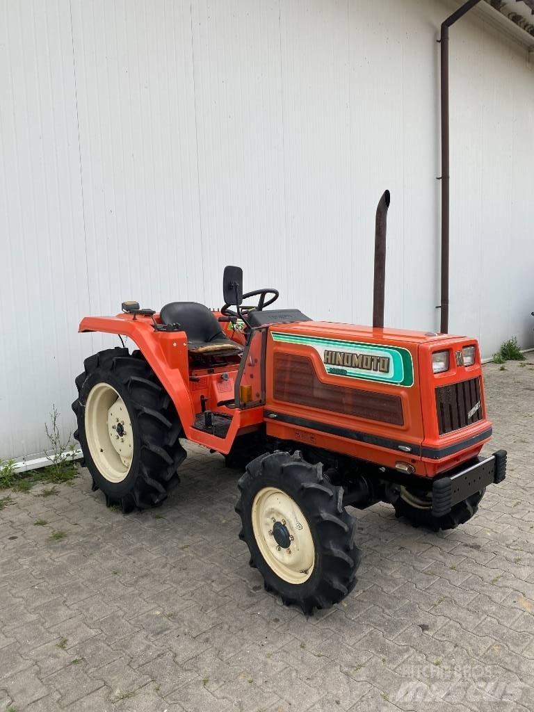 Hinomoto N249 Manji traktori