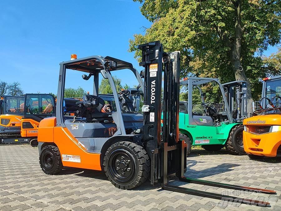 Toyota 02-8FGF30 Plinski viljuškari
