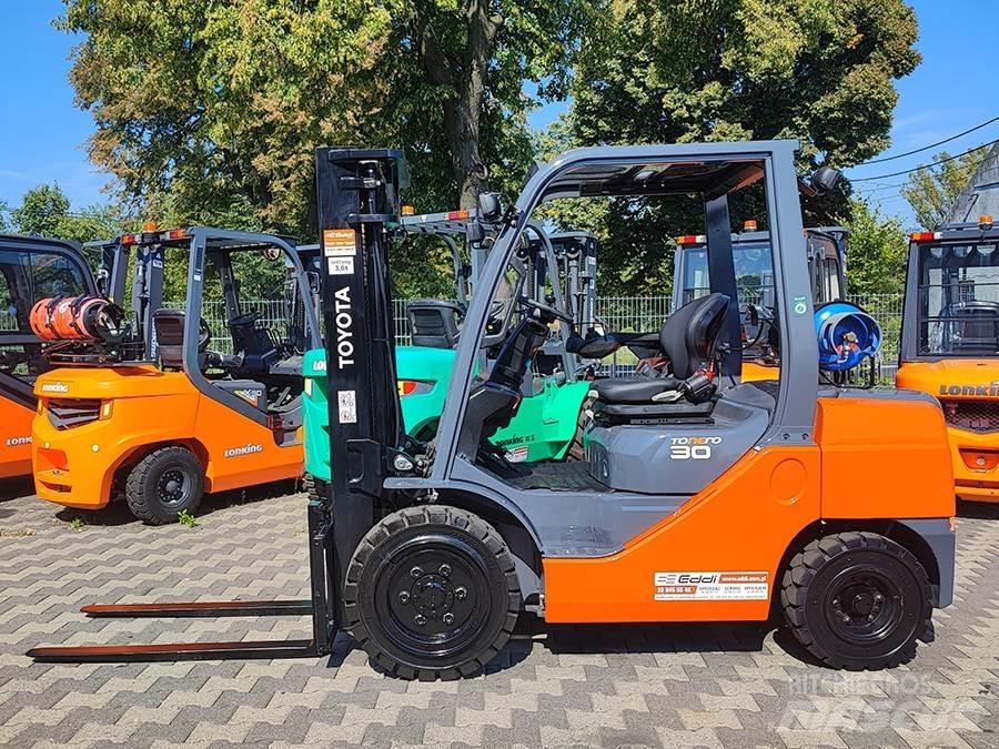 Toyota 02-8FGF30 Plinski viljuškari