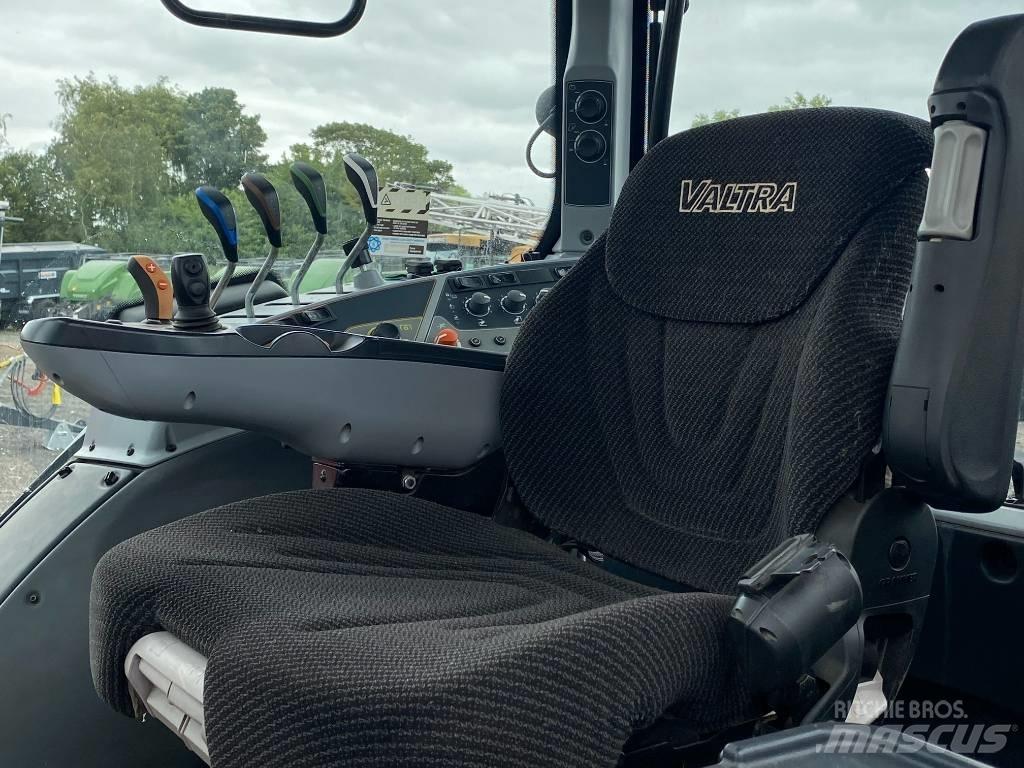 Valtra T 174EA Traktori