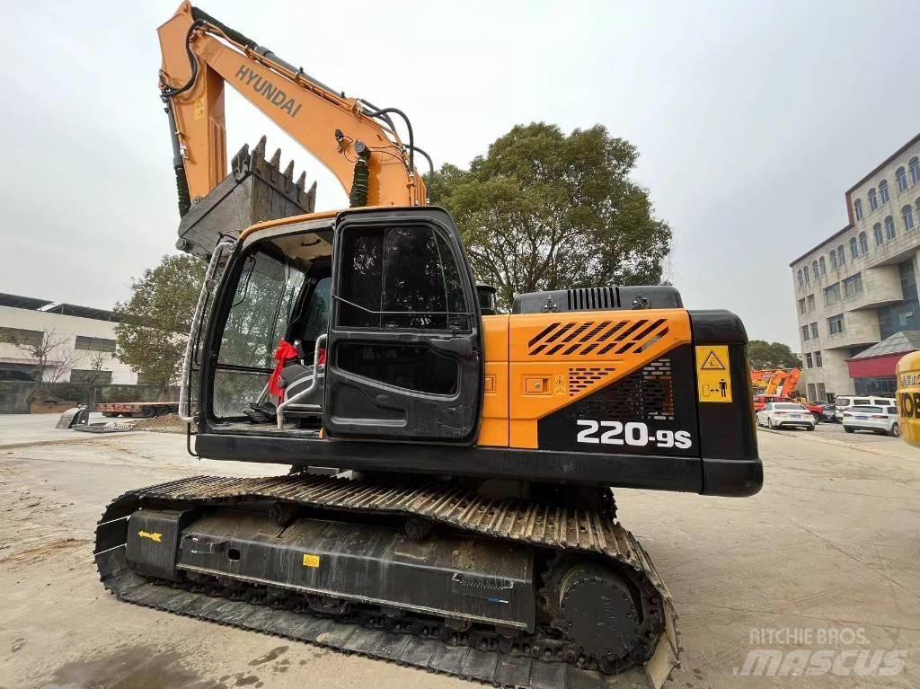 Hyundai R220-9S Bageri točkaši