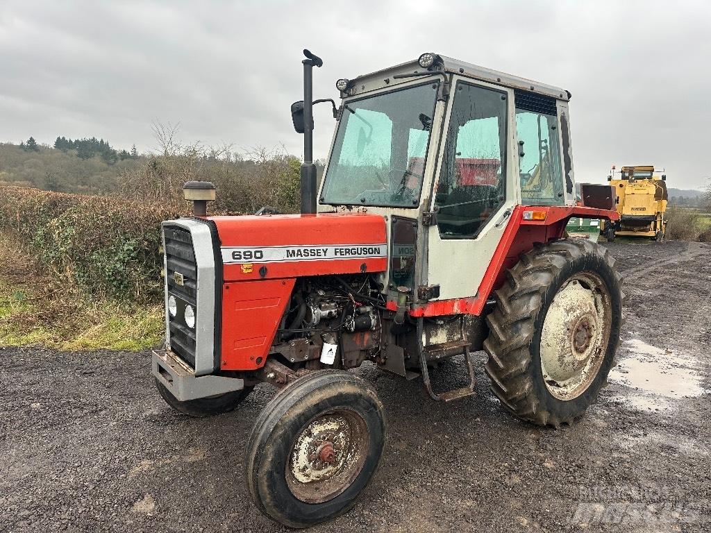 Massey Ferguson 690 Traktori