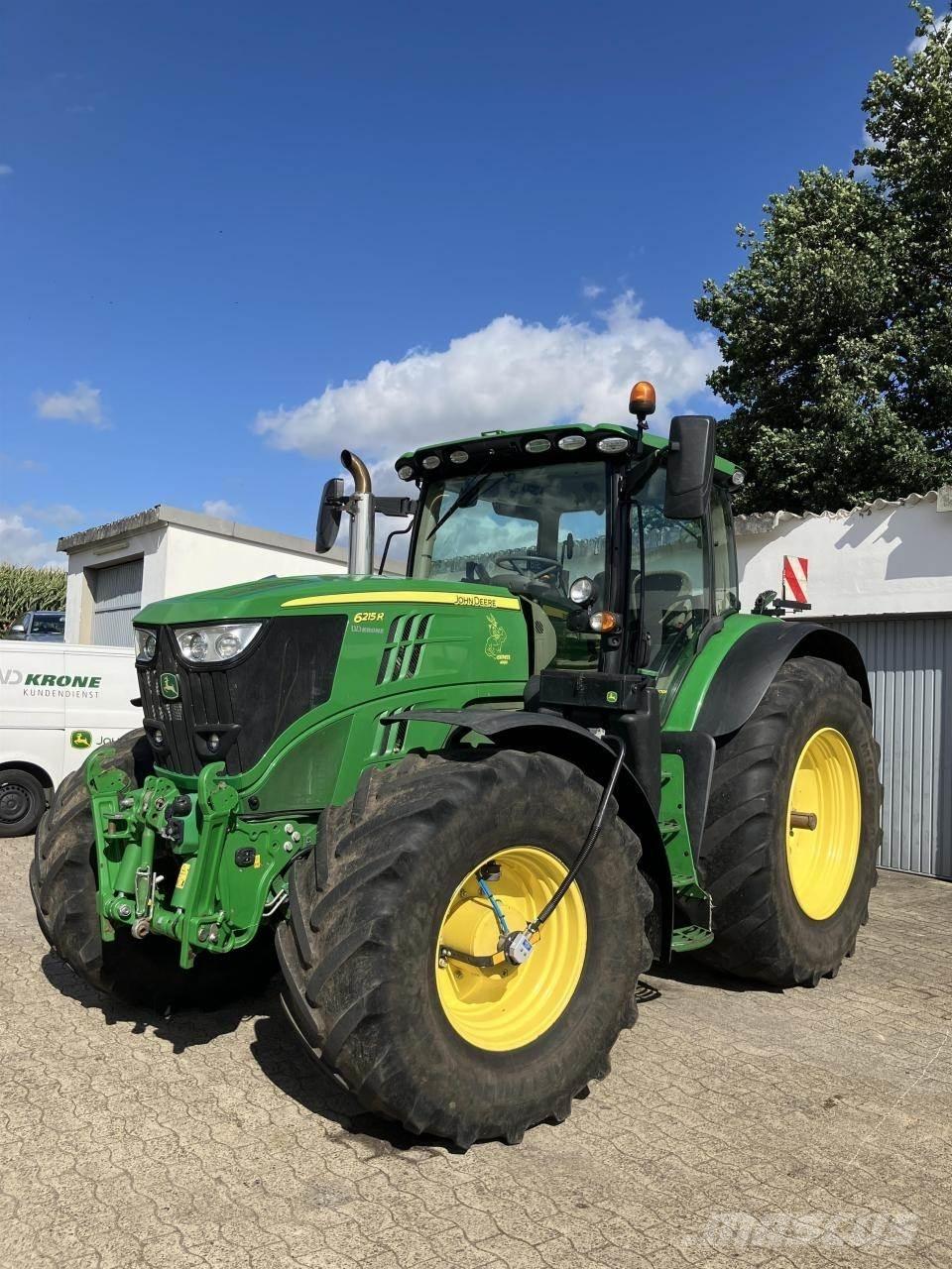John Deere 6215R Traktori