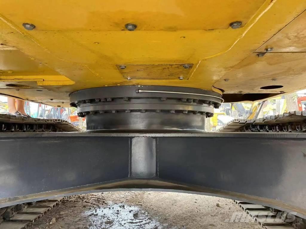 Komatsu PC240-8 Bageri guseničari
