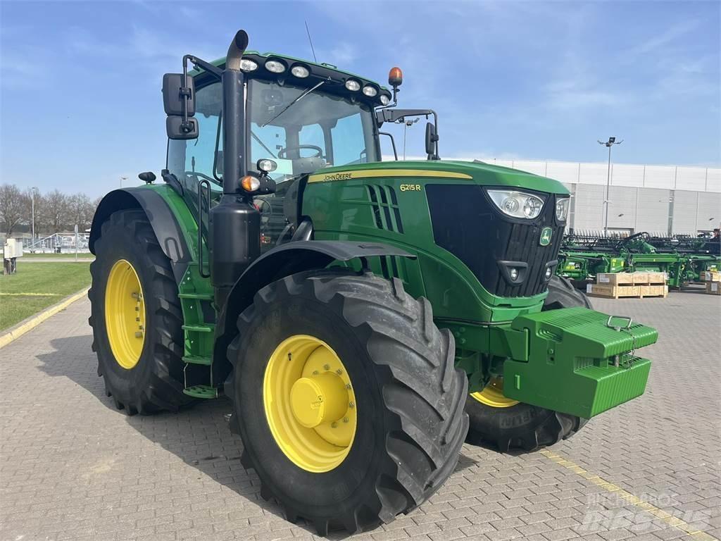 John Deere 6215R Traktori