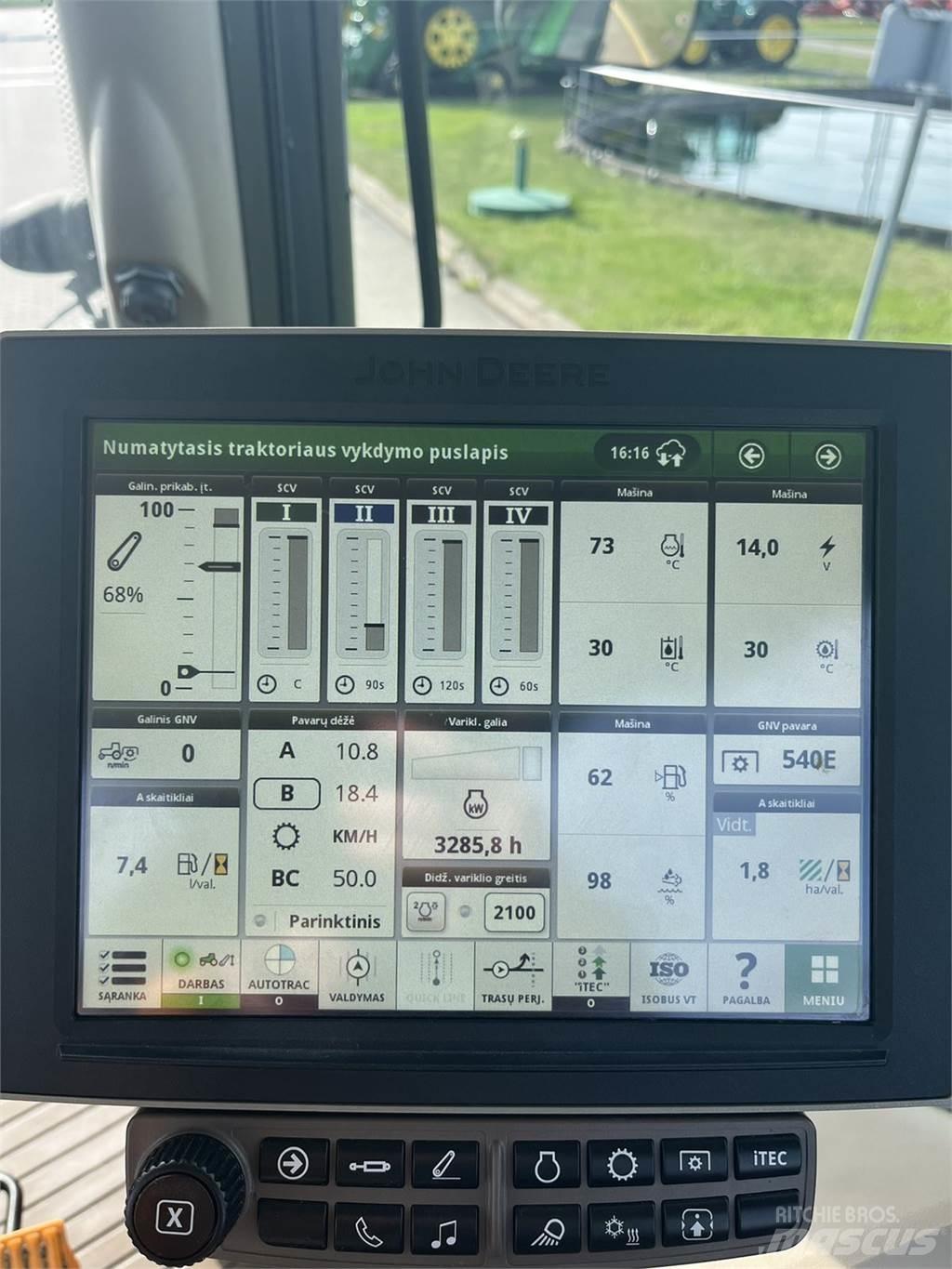 John Deere 6215R Traktori