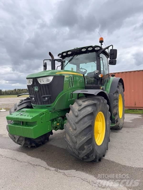 John Deere 6215R Traktori