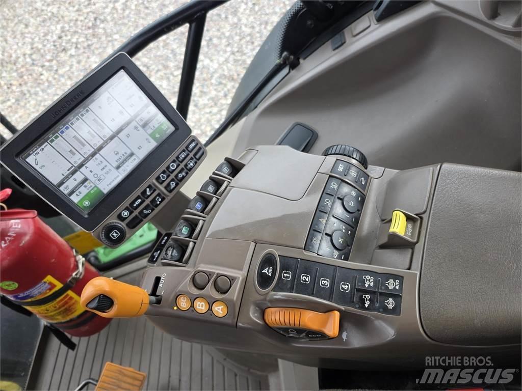John Deere 6215R Traktori
