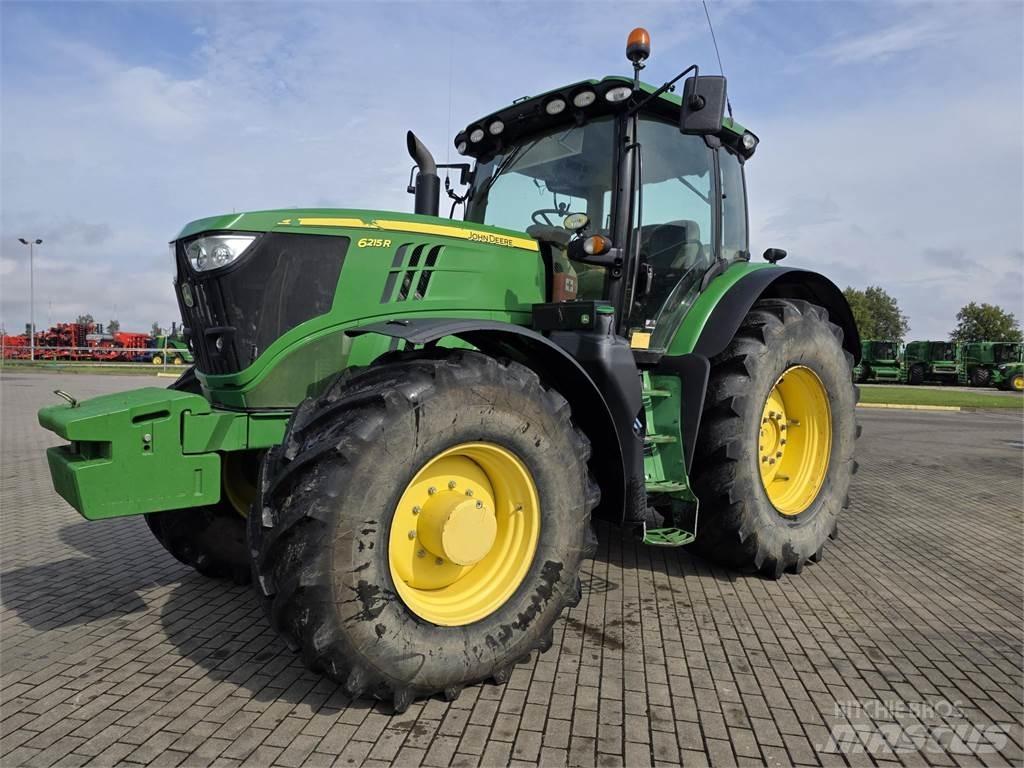 John Deere 6215R Traktori