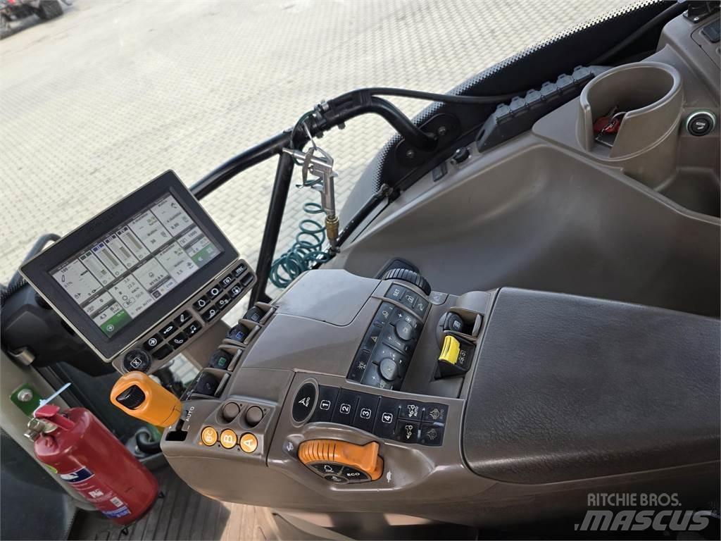 John Deere 6215R Traktori