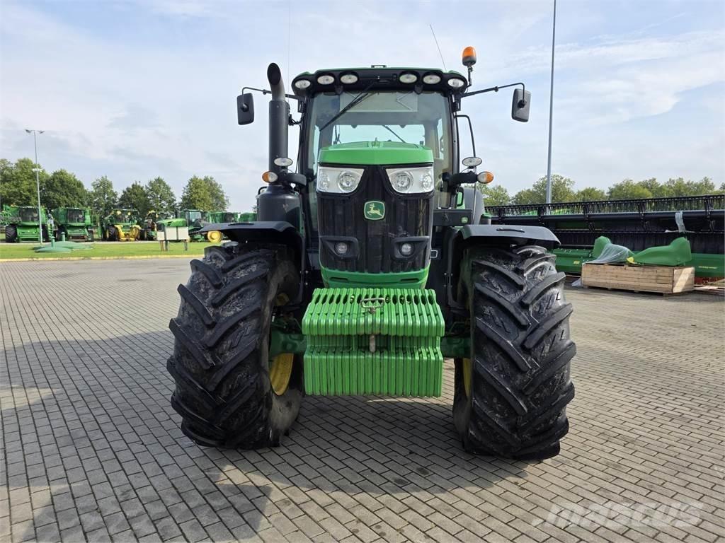 John Deere 6215R Traktori