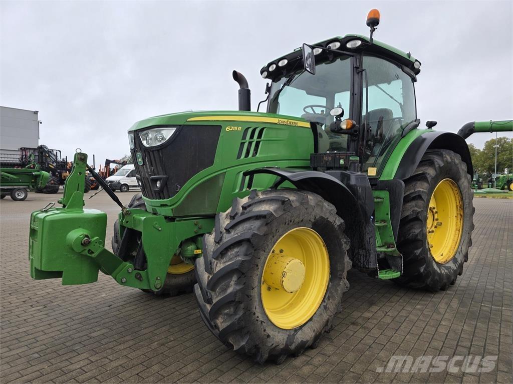 John Deere 6215R Traktori