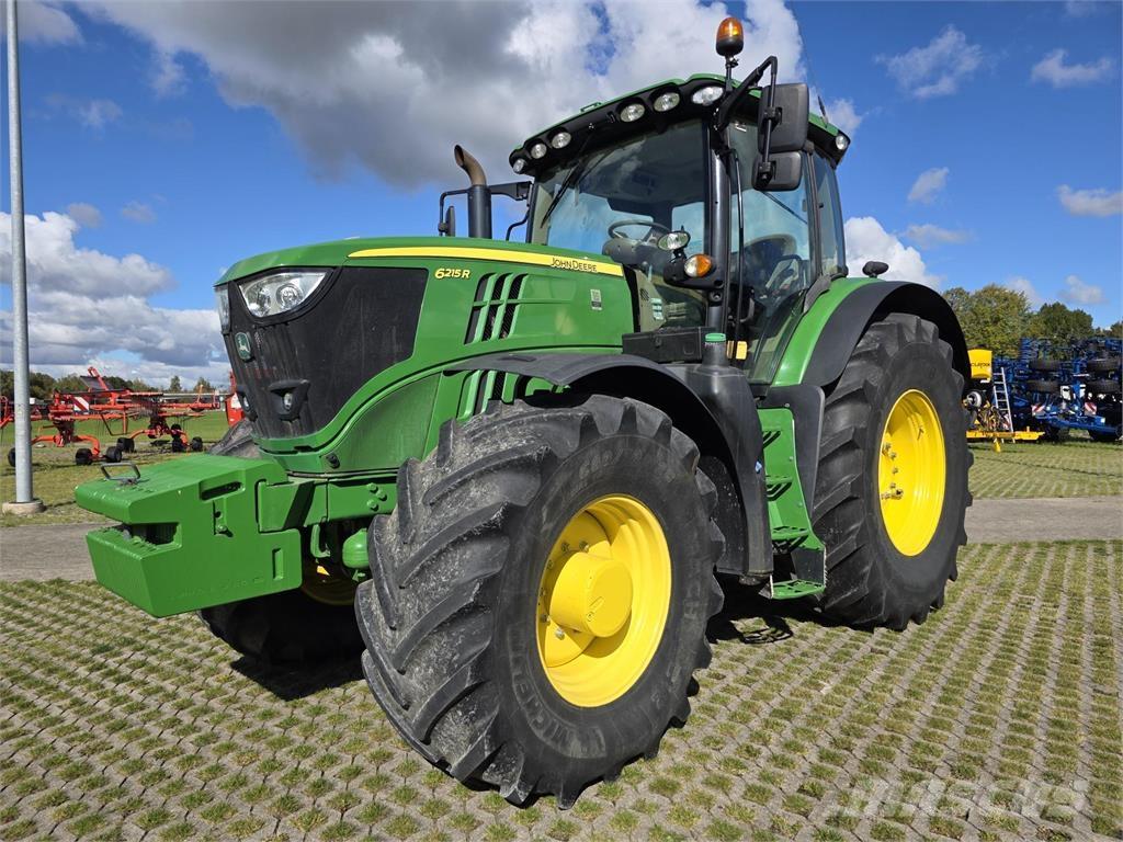 John Deere 6215R Traktori