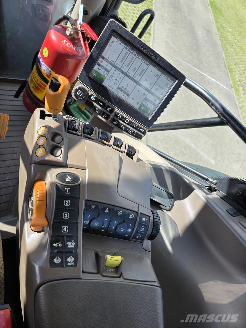 John Deere 6215R Traktori