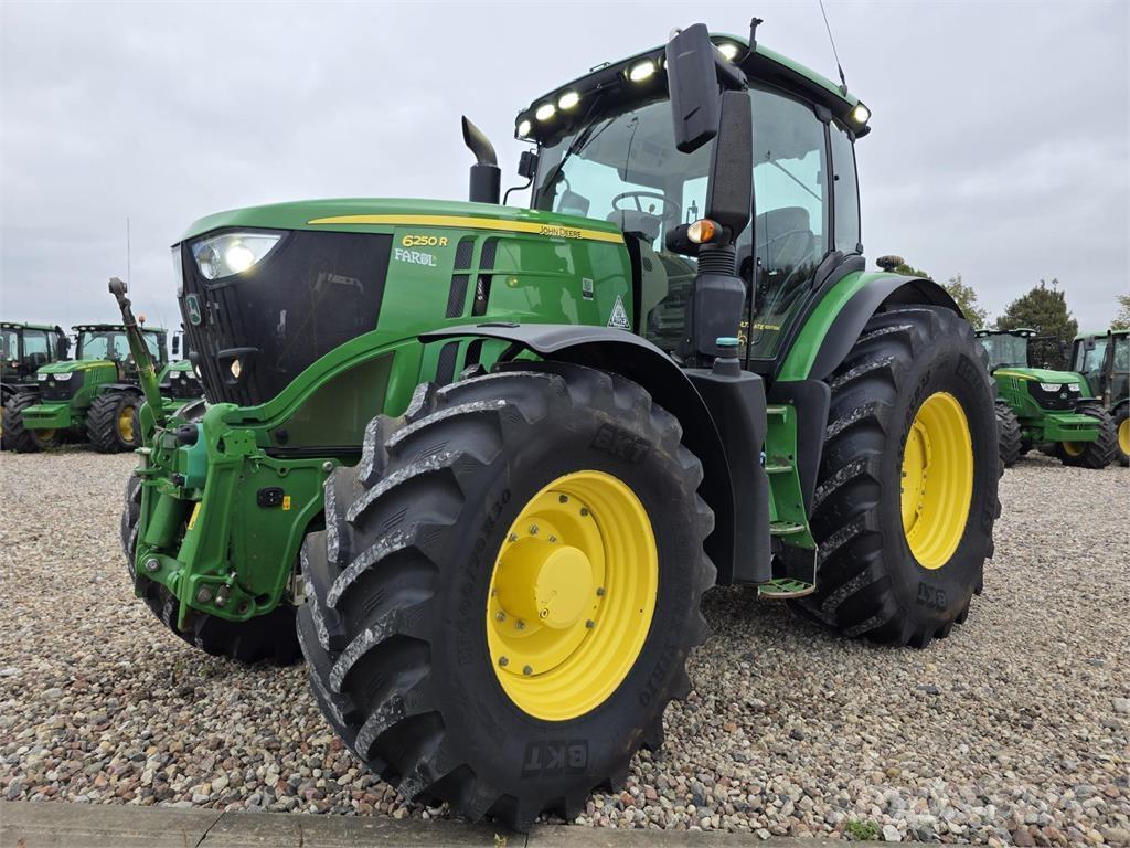 John Deere 6250R Traktori