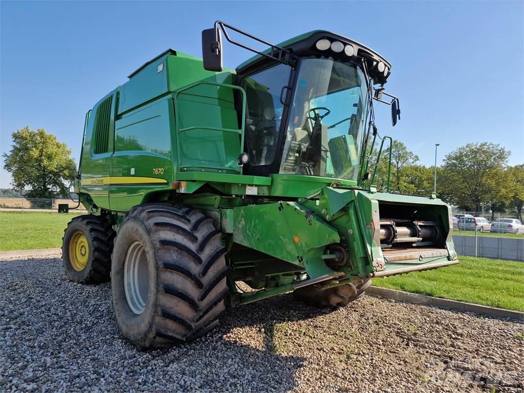 John Deere T670 Kombajni
