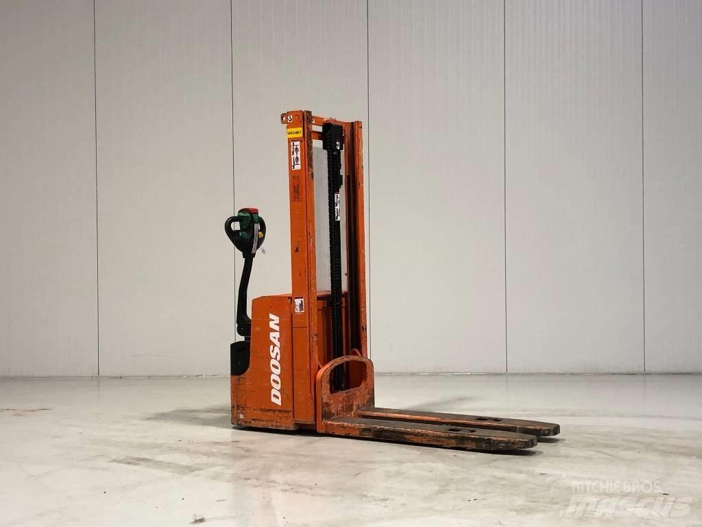 Doosan LEDS12.5C Ručni električni viljuškar