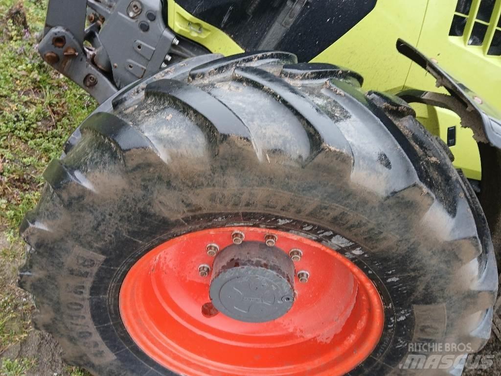 CLAAS ARION 630 Traktori