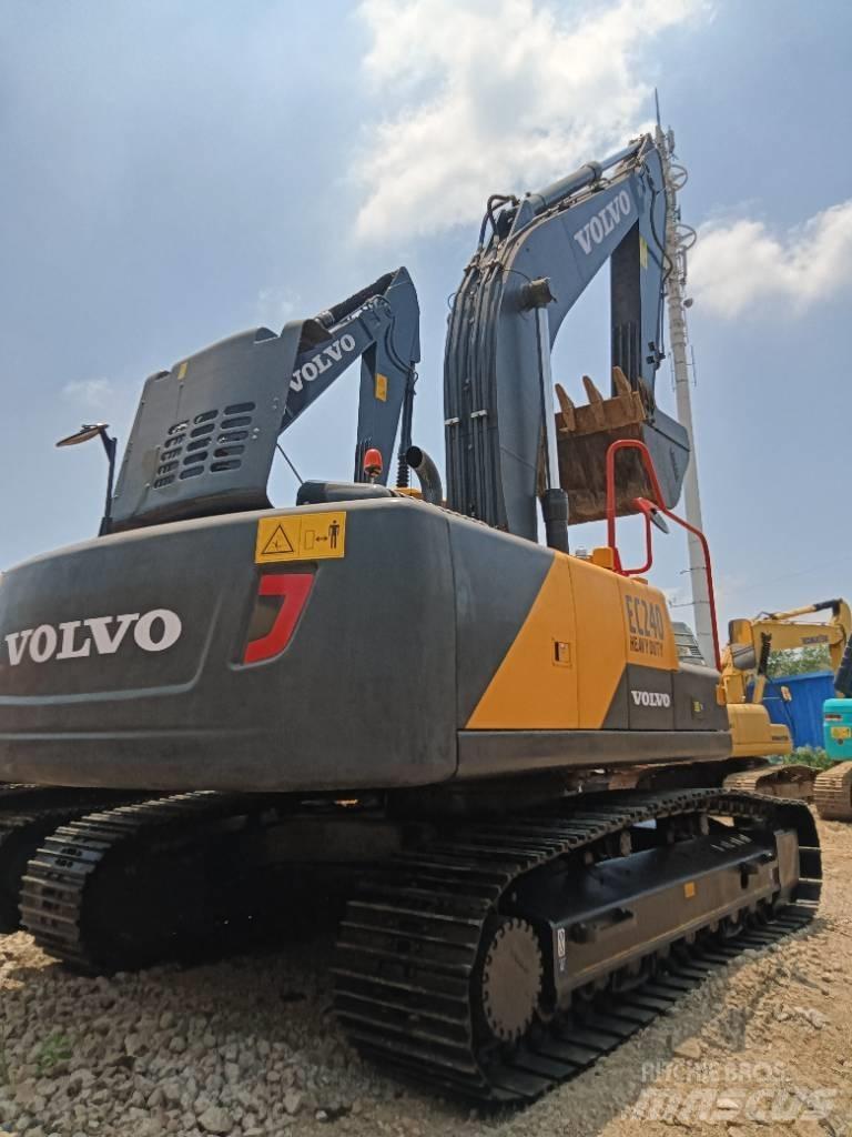 Volvo EC 240 Bageri guseničari