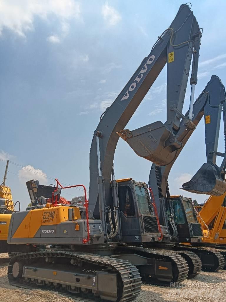 Volvo EC 240 Bageri guseničari