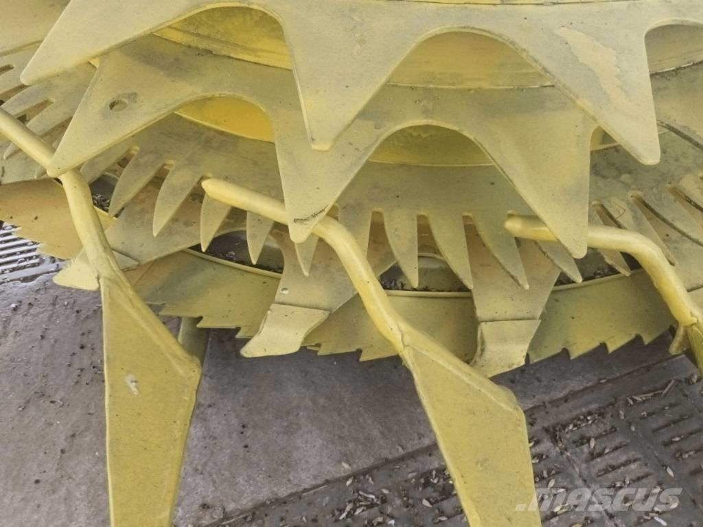 John Deere 7300 i Mašine za stočnu hranu sa sopstvenim pogonom