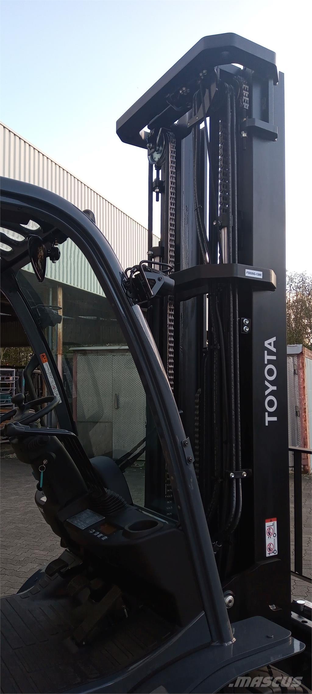 Toyota 02-8FGJF35 Plinski viljuškari