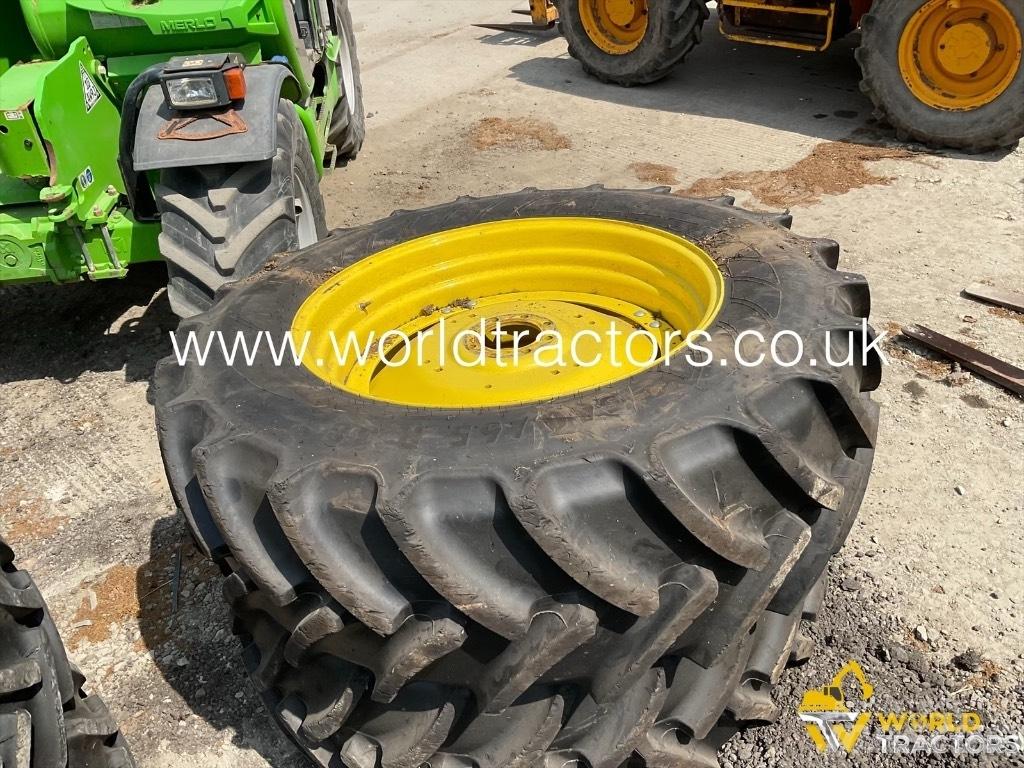 John Deere 5125 R Traktori