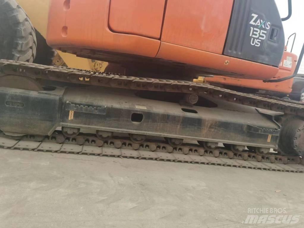 Hitachi ZX 135 us Midi bageri 7t – 12t