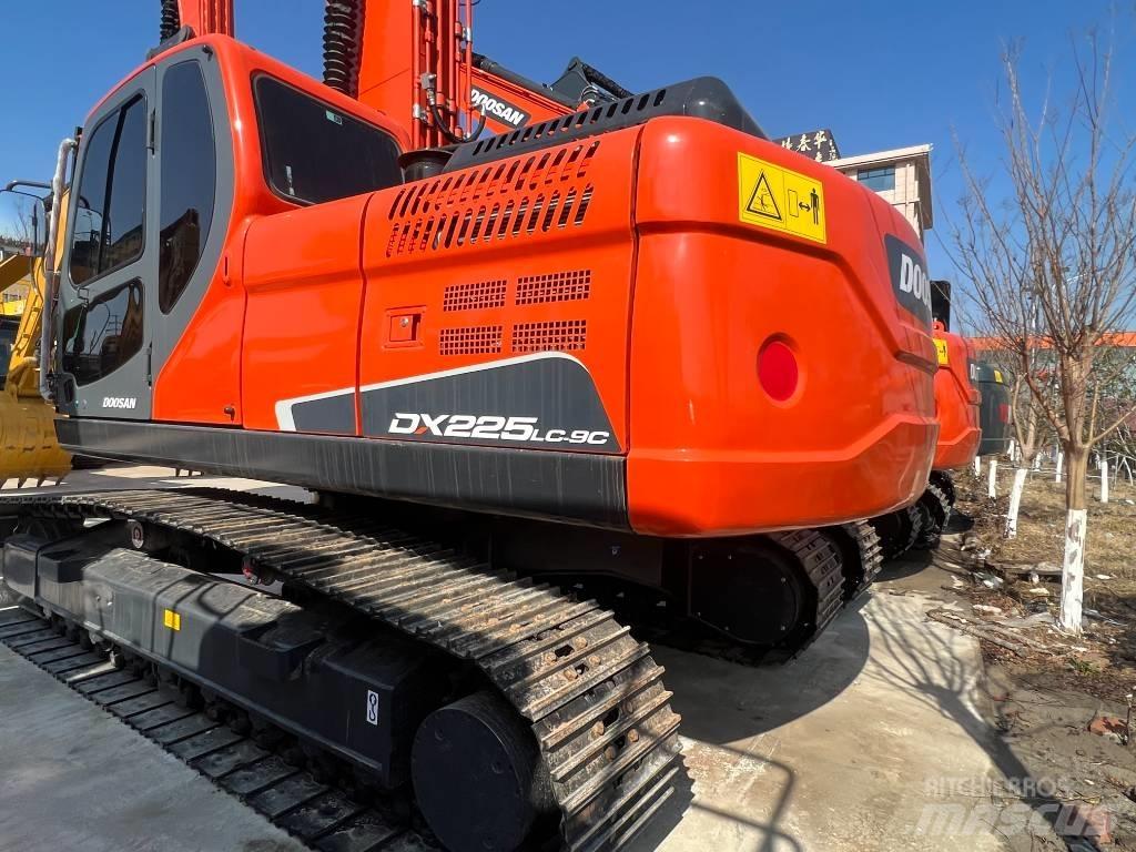 Doosan DX 225 Bageri guseničari