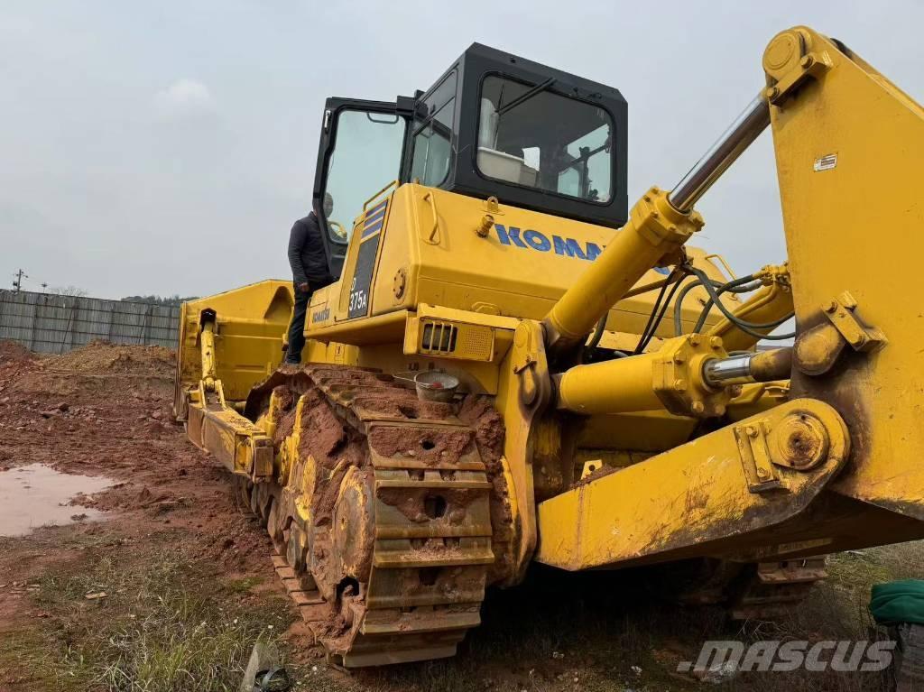 Komatsu D 375 A Buldožeri guseničari