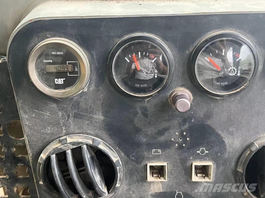 CAT D7G2 Buldožeri guseničari
