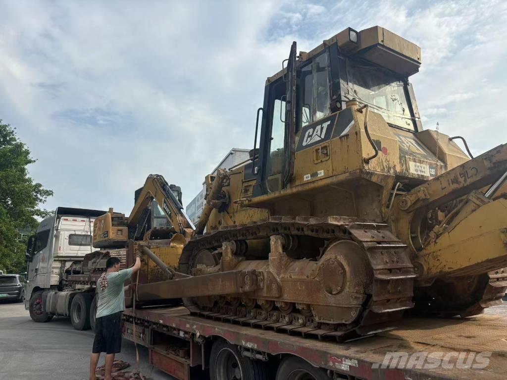 CAT D7G2 Buldožeri guseničari