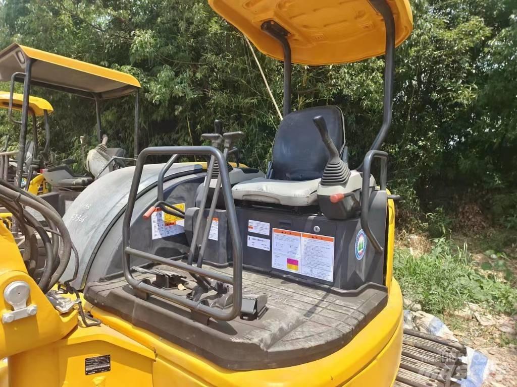 Komatsu PC35 Bageri guseničari