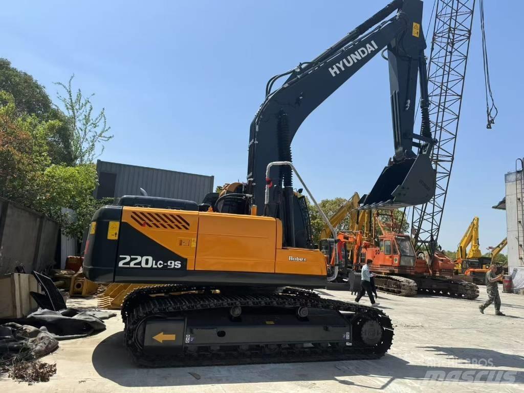 Hyundai R220LC-9S Midi bageri 7t – 12t