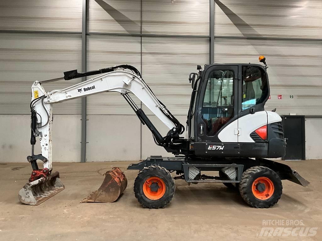 Bobcat E 57 W Bageri točkaši