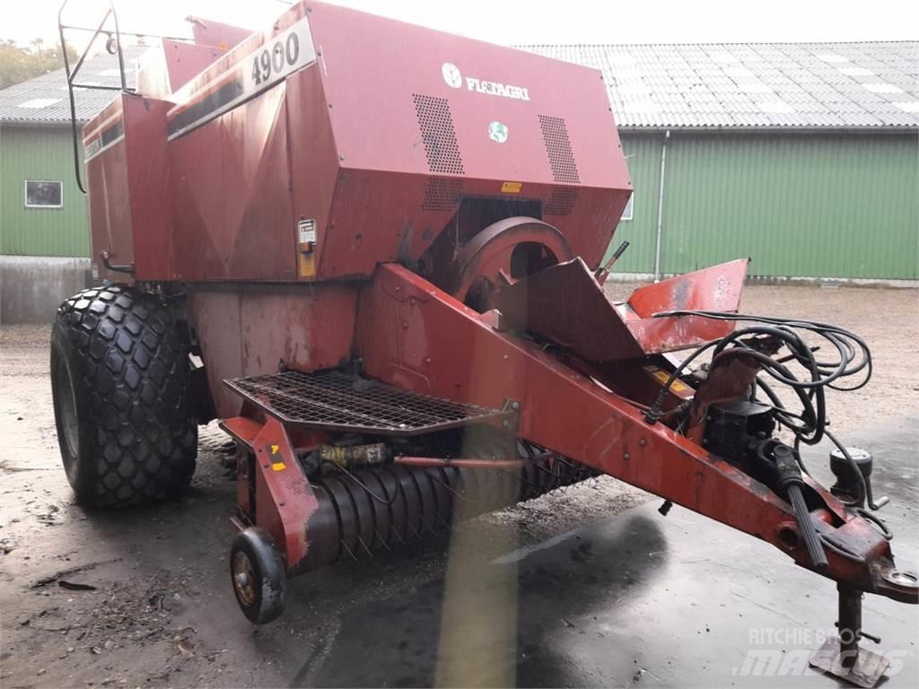 Hesston 4900 Traktori