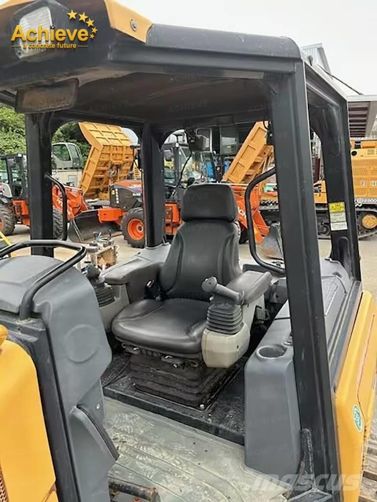 CAT D 3 K 2 Buldožeri guseničari