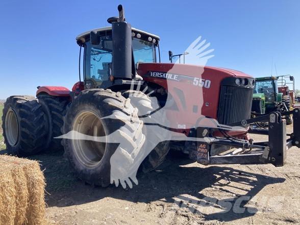 Versatile 550 Traktori