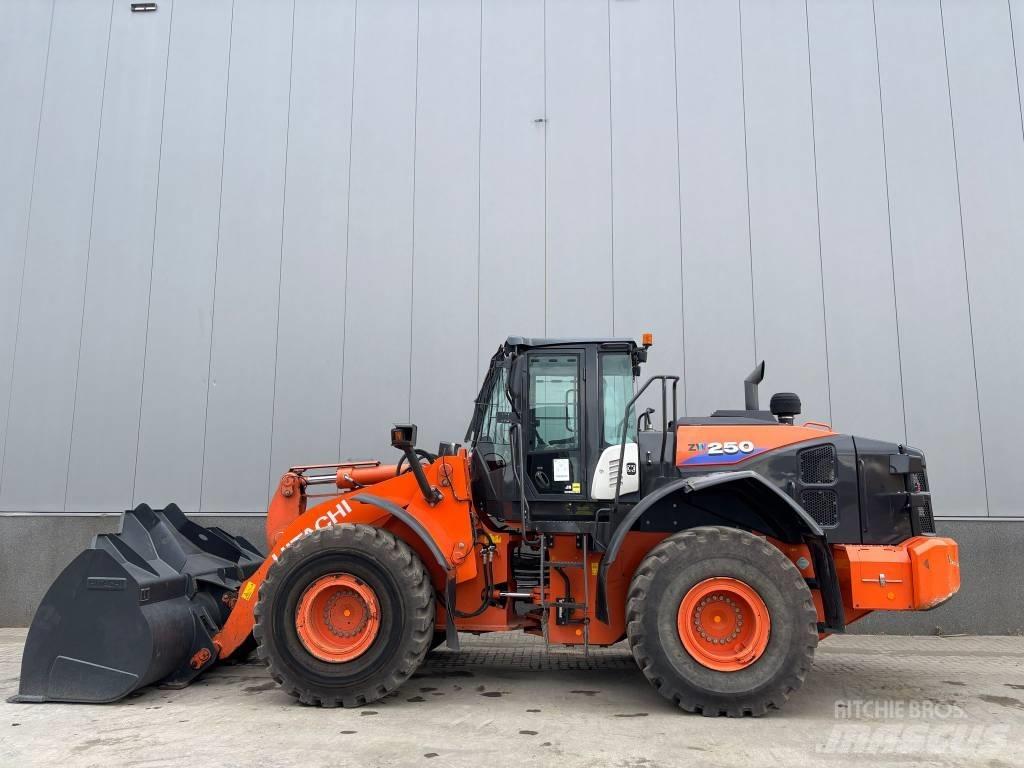 Hitachi ZW 250-6 Utovarivači na točkove