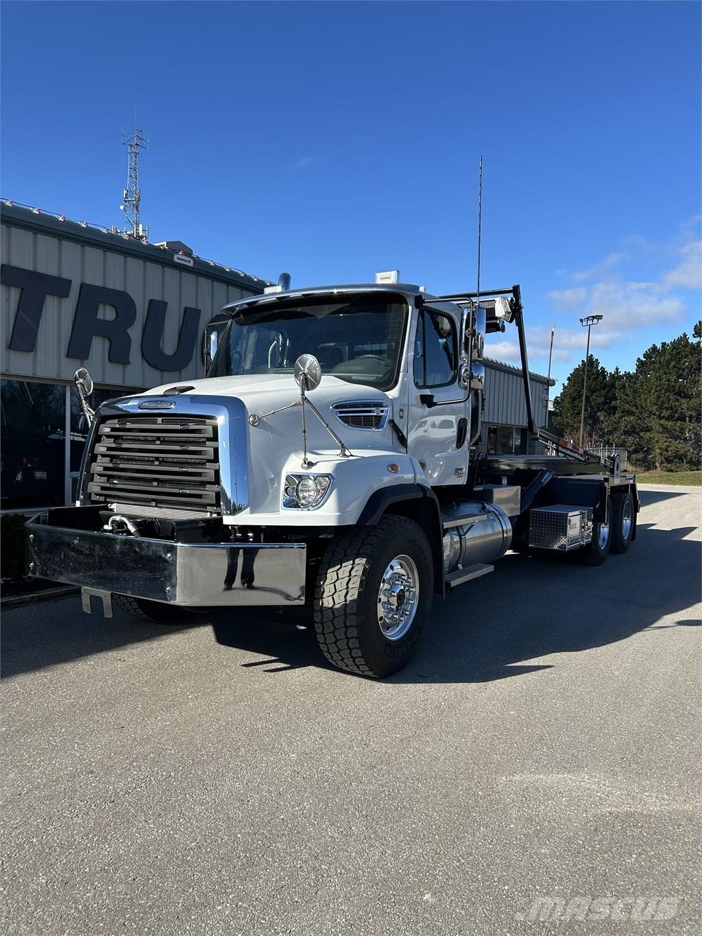 Freightliner 114 SD Kamioni za podizanje kablova