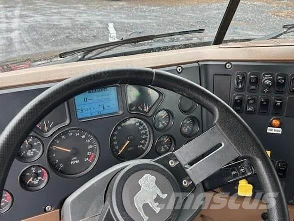 Mack GRANITE GU713 Kiperi kamioni