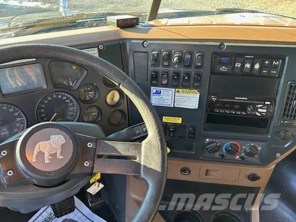 Mack GRANITE GU713 Kiperi kamioni