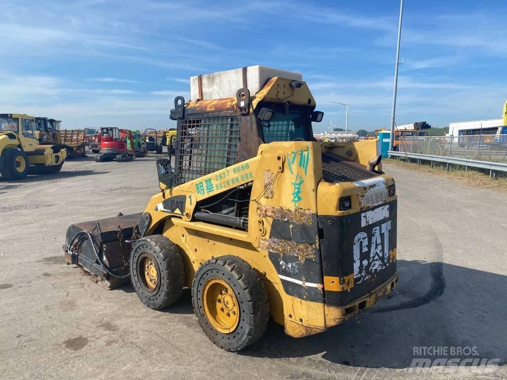 CAT 246 Skid steer mini utovarivači