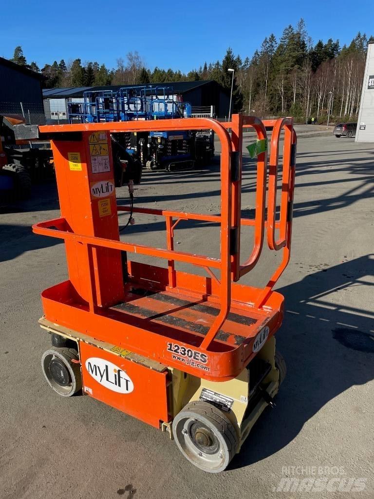 JLG 1230 Makazaste platforme