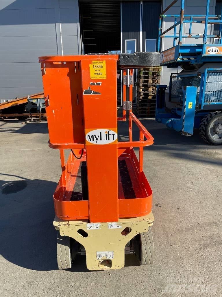 JLG 1230 Makazaste platforme