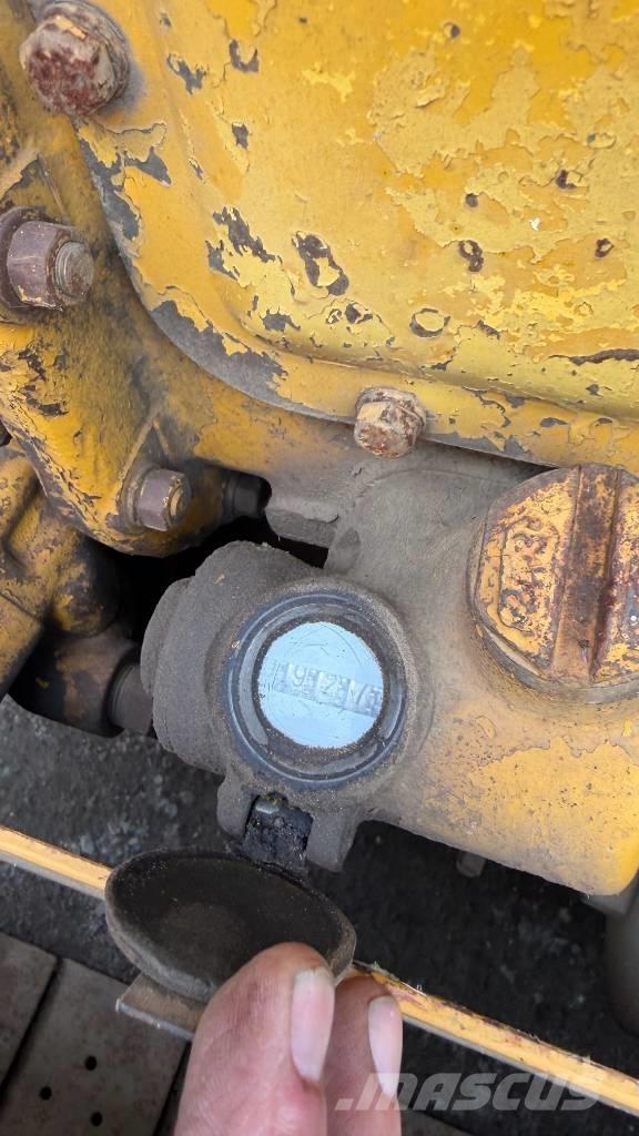 CAT D 2 Buldožeri guseničari