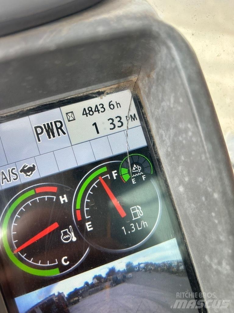 Hitachi ZX135 US-6 Bageri guseničari
