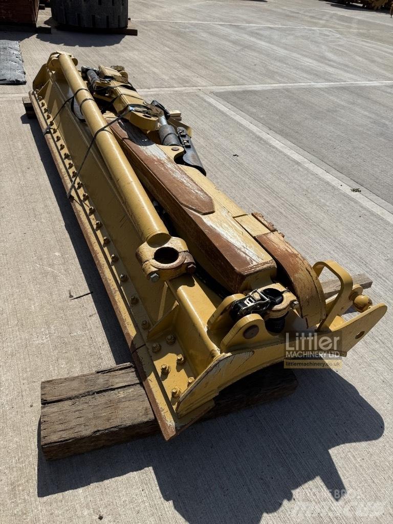 CAT 815 Nabijači zemlje